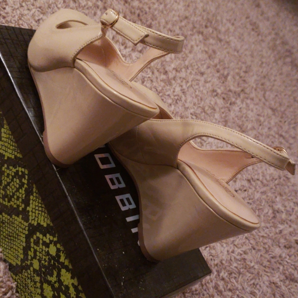Wedge Heels - Picture 4 of 7